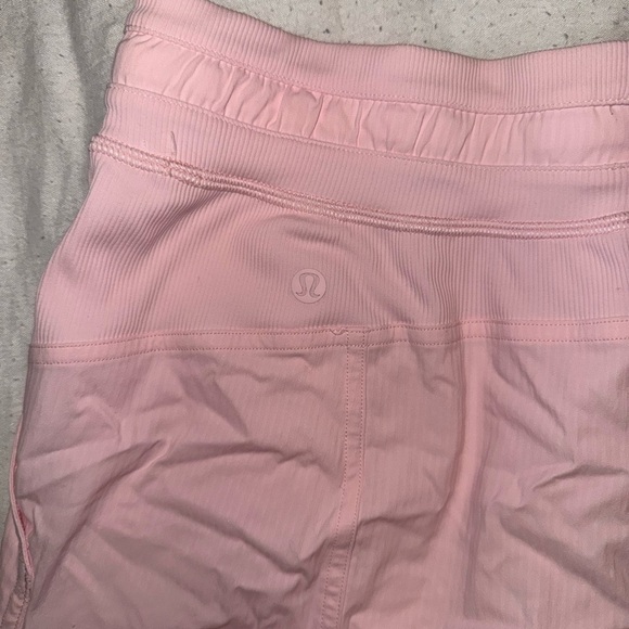 Lululemon Dance Studio High-Rise 3.5” in Pink Haze - Picture 3 of 4